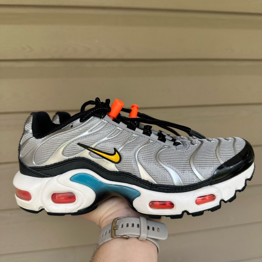 Nike Air Max Plus Sky Nike Pack Women's Size 7.5 Running Shoes Silver CW6010-001